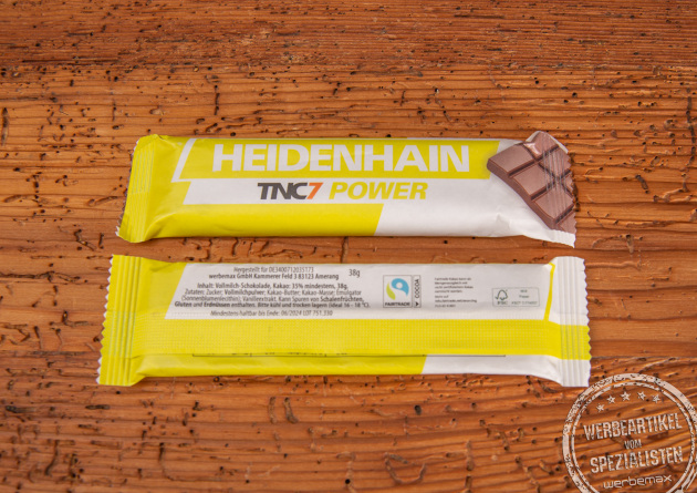 Zwei Schokoladenriegel im bedruckten Flowpack.