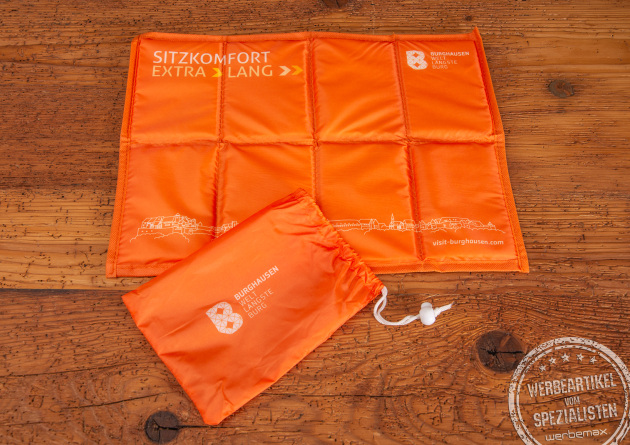 Sitzkissen orange mit Werbedruck als Werbeartikel.