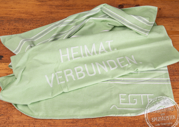 Hellgrünes Strandtuch mit Reliefeinwebung als Werbeartikel.