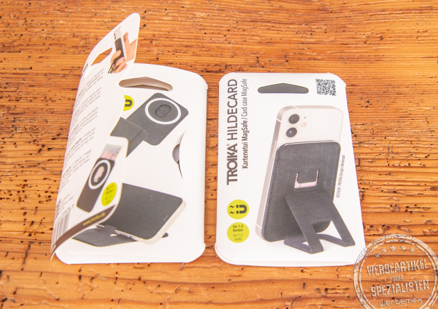 Das praktische Werbegeschenk ist Handyhalter und Kartenetui in Einem und &uuml;berzeug durch veganes Leder und einer Kartonverpackung