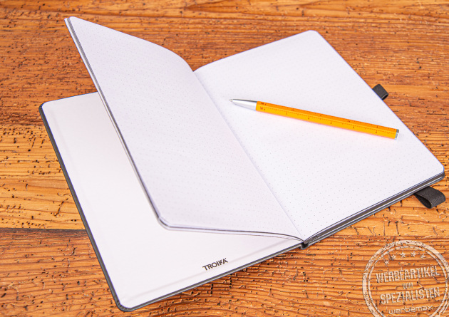 Slimpad von Troika - schwarzes Notizbuch aus Kunstleder mit orangefarbenen Construction Basic in Orange