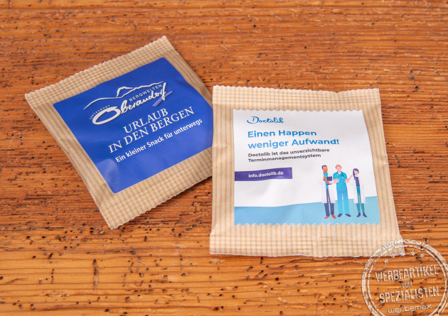 Wellnuss Premium-Snack im Flowpack mit Werbeetikett.