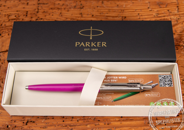 Pinkfarbener Parker Jotter Recycling aus recyceltem Edelstahl und Kunststoff. Cooler Klassiker im nachhaltigen Design. 