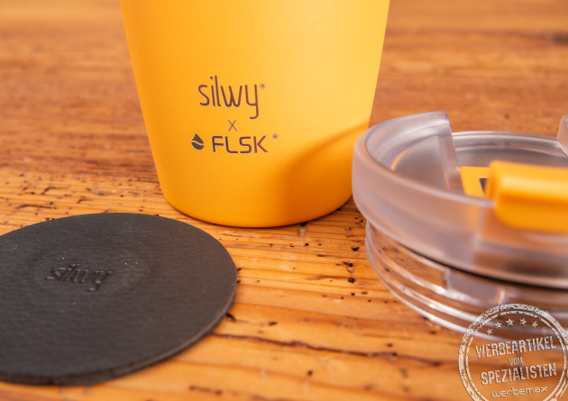 Silwy Magnetbecher von FLSK &ndash; Sicherer Stand dank innovativer Magnettechnologie. Mit Ihrem Logo als Gravur veredeln lassen. 