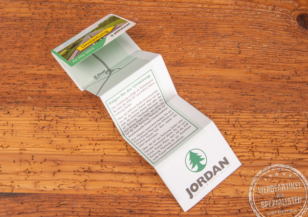 aktischer Faltplaner Concept Card &ndash; Umweltfreundliches Design aus recyceltem Papier.