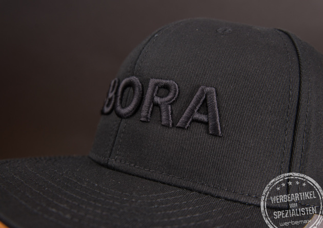 3D-Stick der Basecap als stylischer Werbeartikel für Bewerber und junge Zielgruppen