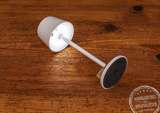 Kabellose Tischlampe mit 8 Stunden Leuchtdauer in vier Farben verf&uuml;gbar. Ein sch&ouml;nes Werbegeschenk mit einer dezenten Logogravur.