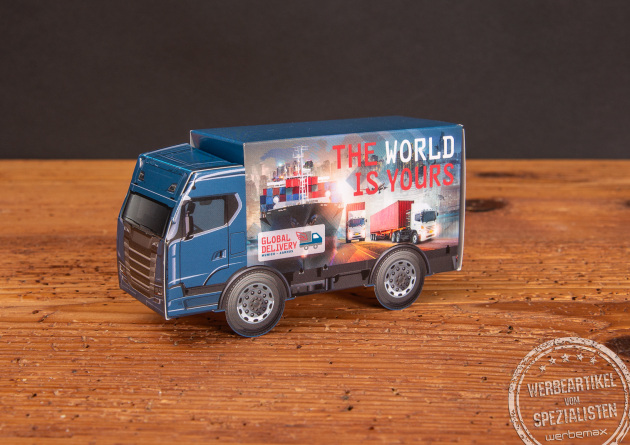 3D Pr&auml;sent LKW vollfl&auml;chig bedruckt mit F&uuml;llung als Werbeartikel.