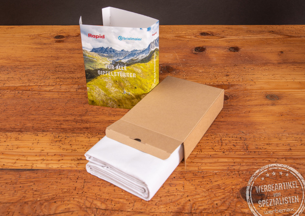 Activetowel individuell bedruckt mit Werbebanderole und Verpackung als Werbeartikel.