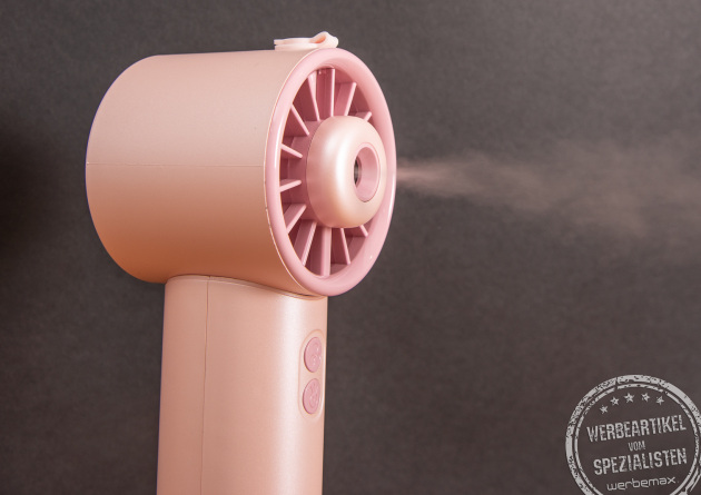 Kühlender Wassernebel mit Ventilatorfunktion sorgen für umgehende Abkühlung. Ein perfektes Werbegeschenk für Frauen in zartem Rose. 