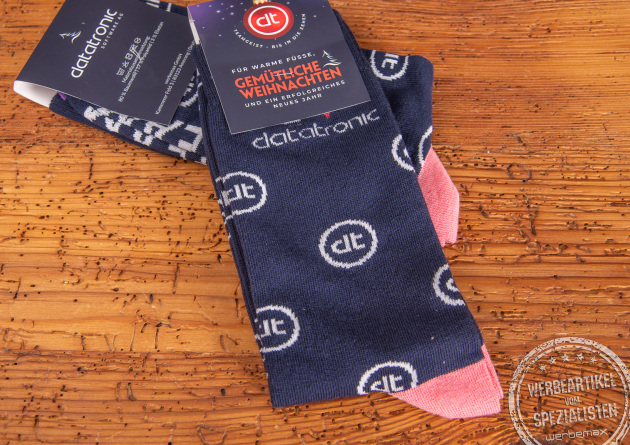 Business Socken mit Logo in ihrem Corporate-Design als Mitarbeitergeschenk.