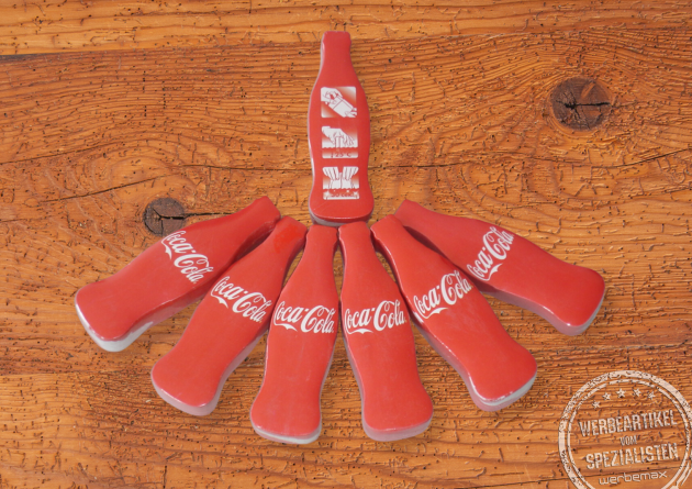 Gepresstes Handtuch in Sonderform Colaflasche als Werbeartikel.