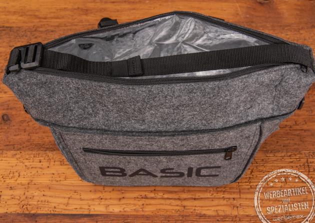 Großzügige Kühltasche fürs Fahrrad. Kann dank Lenkerhalterung einfach mit dem Rad ohne Rucksack transportiert werden. in 5 Farben erhältlich. 
