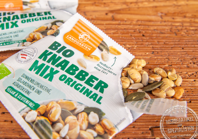 Bio Knabbermix Original Landgarten in der Papierverpackung als Messe-Snack.