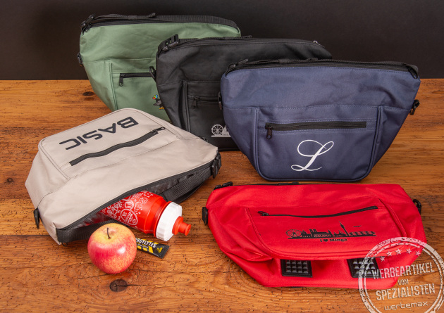 Innovative K&uuml;hltasche f&uuml;r den Fahrradlenker in den Farben rot, wei&szlig;, marine, schwarz und gr&uuml;n. Mit stabilen Bodenf&uuml;&szlig;en und beispielhaften Inhalt bef&uuml;llt.