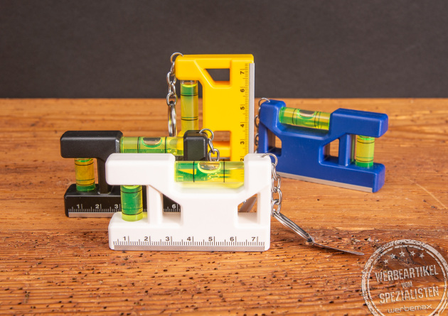 Vier farbige Mini Wasserwaagen als Streuartikel f&uuml;r Messen.