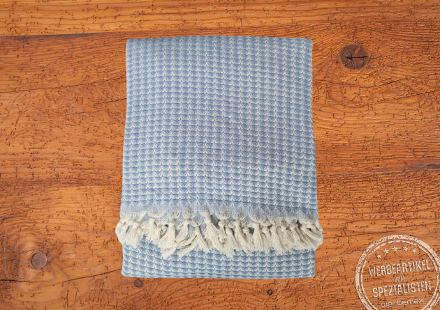 Ocean Towel HOME nachhaltige Kuscheldecke mit Muster &Auml;hre blau-wei&szlig; als Werbegeschenk.