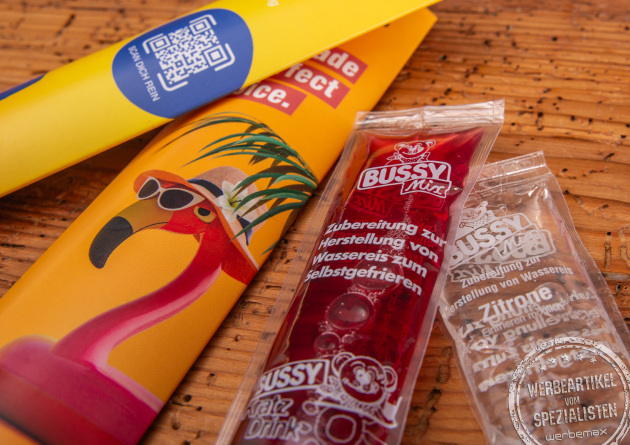 Erwecken Sie den Geist der Kindheit, mit dem Bussy Wassereis in 5 leckeren Sorten. Sommerlicher Messeartikel mit einer großen Werbefläche. 