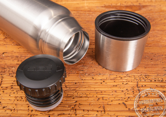 Isolierflasche mit integriertem Deckel von Sigg online kaufen. Jetzt mit Logo als hochwertiges Mitarbeitergeschenk bestellen. 