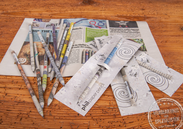 Recycelter Bleistift aus Zeitungspapier. Cooler nachhaltiger Werbeartikel mit Logodruck. 