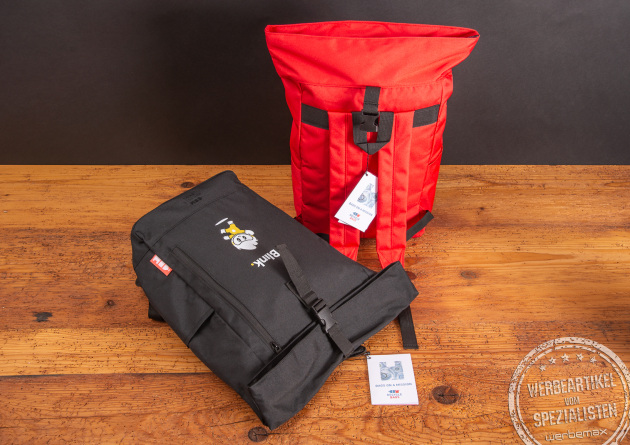 Zwei Rolltop-Rucksäcke mit Logo als Werbeartikel.