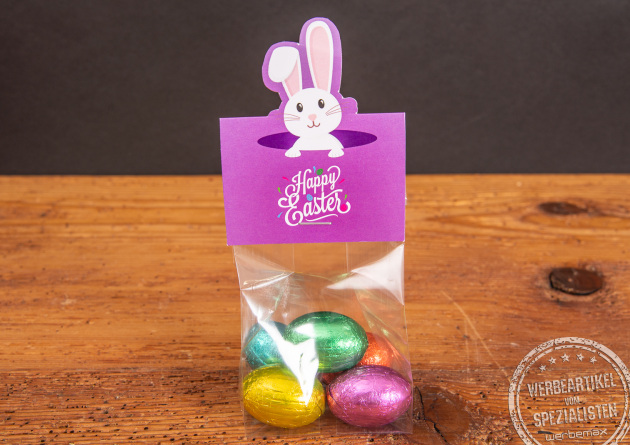 Bunte Schokoladeneier in einer durchsichtigen Standbodent&uuml;te. Der Kartonheader ist individuell bedruckbar und nach Ihren Vorgaben gestanzt. Ein Hingucker auf jeder Messe oder Tagung. 