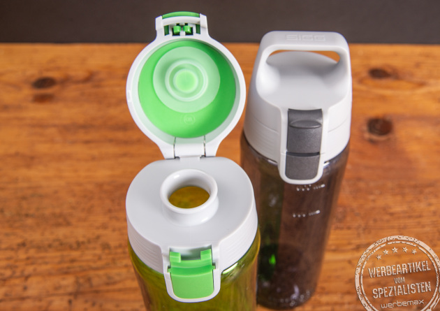 SIGG Total Color Trinkflasche mit neuem Verschluss. Design und Funktionalität ist beim Qualitätshersteller SIGG groß geschrieben. Jetzt die neuen Verschlüsse der Trinkflasche bei werbemax finden.