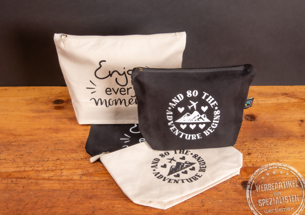 Kosmetiktasche aus Baumwolle. Nachhaltige Zipper Bag in natur oder schwarz mit gro&szlig;er Werbefl&auml;che f&uuml;r Ihr Logo.