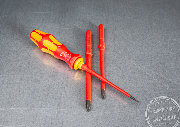 Schraubendreher Bit Set von Wera in rot/gelb für sicheres Arbeiten an spannungsführenden Teilen. Mit 2 weiteren Bits. 