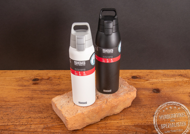 SIGG isolierende Thermosflasche mit Ihrem Logo als Gravur in vielen Farben und 3 verschiedenen Gr&ouml;&szlig;en