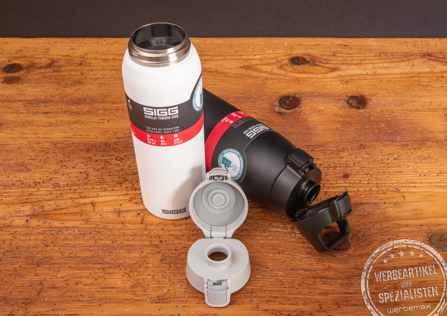 Vakuumisolierende Thermosflasche von SIGG in schwarz und wei&szlig;. Egal ob f&uuml;r kalte oder warme Getr&auml;nke, mit der SIGG Flasche in jeder Gelegenheit bestens versorgt.