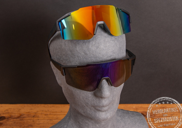 Werbeartikel Sonnenbrille mit individuellem Logodruck auf dem Brillenbügel.
