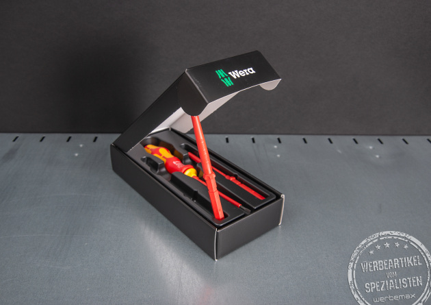 Wera 817/4 VDE PROMOTION Set: Isolierte, farbcodierte Schraubbits und ergonomischer Kraftform-Handhalter für sicheres Arbeiten an spannungsführenden Teilen bis 1.000 Volt – perfekt für Elektroprofis.