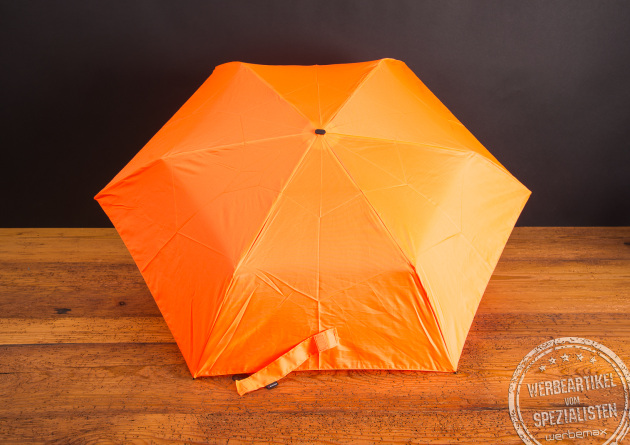 Taschenschirm in neonorange - der kleine Knirps Taschenschirm X4U ist der perfekte Begleiter für jede Situation. Verschenken Sie den Markenartikel als Werbegeschenk für Kunden und Mitarbeiter. 