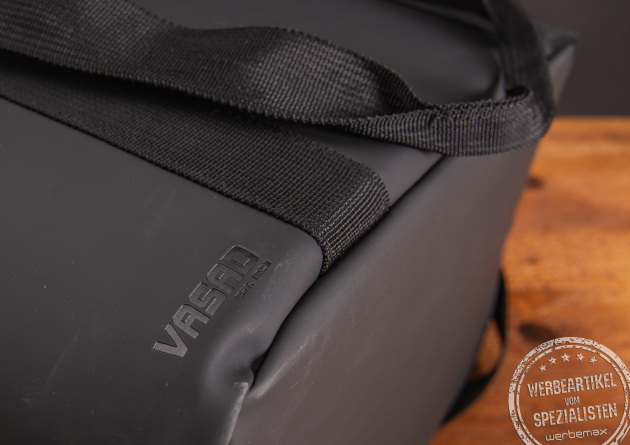 Sch&ouml;ne K&uuml;hltasche von Vasad aus schwarzem PU-Leder in hochwertiger Optik und Haptik. Die leicht zu reinigende K&uuml;hltasche ist perfekt f&uuml;r ausgedehnte Tagesausfl&uuml;ge und bieten Platz f&uuml;r Flaschen sowie viele Lunchboxen.