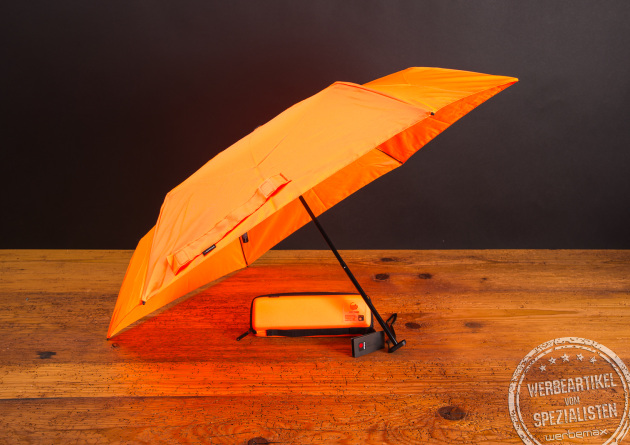 Klein, kompakt und durchdacht. Der X4U Taschenschirm von Knirps begeistert durch tolle Neonfarben, einem durchdachten und schlanken Case und kleinem Format. Der perfekte Alltagsbegleiter, der in jede Tasche passt. 