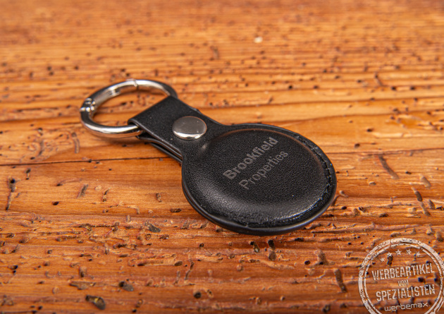 Apple Airtag mit Logogravur auf dem Schl&uuml;sselanh&auml;nger als Werbegeschenk Referenz Brookfield.