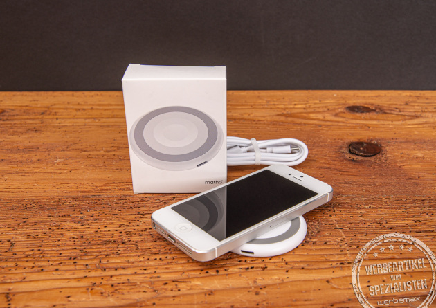 Praktisches Schnellladeger&auml;t f&uuml;r Smartphones, Smartwatches und Kopfh&ouml;rer in Wei&szlig; mit Ihrem Logo. 