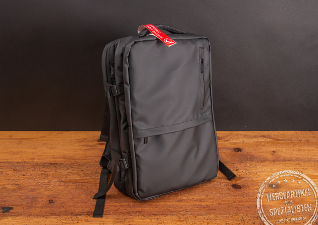 das hochwertige Mitarbeitergeschenk für die Urlaubszeit - der nachhaltige Reiserucksack "Underseater" von Vasad ist perfekt für's Handgepäck.