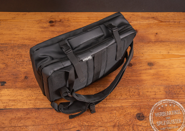 Schlank, praktisch und unisex - der moderne Underseater von Vasad ist optimal für Wochenendtrips mit dem Flugzeug. Einfach unter den Sitz geschoben und platzsparend verstaut. 