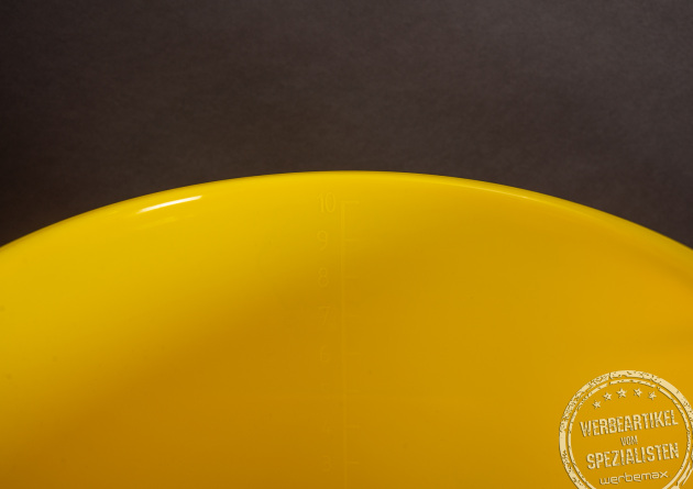 Nahaufnahme des Werbeeimers made in Poland. Mit innenliegender Skala ist der Kunststoffeimer von Bott ein super Alltagshelfer.