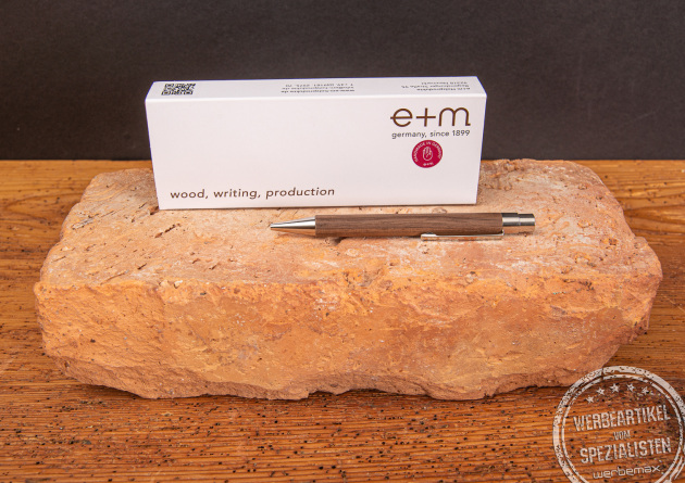 Mitarbeitergeschenk mit Einzelnamen gesucht? Der hochwertige Kugelschreiber VIVO eignet sich perfekt als Geschenk für Mitarbeiter und Kunden. 