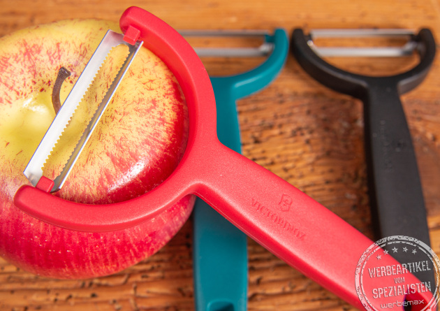 Victorinox Sparschäler Ypso in drei Farben als Werbegeschenk.