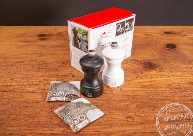 Edles Salz- und Pfefferm&uuml;hlenset von Peugeot. Das M&uuml;hlenset Bistro in schwarz und wei&szlig; mit Logogravur auf den jeweiligen M&uuml;hlen. 