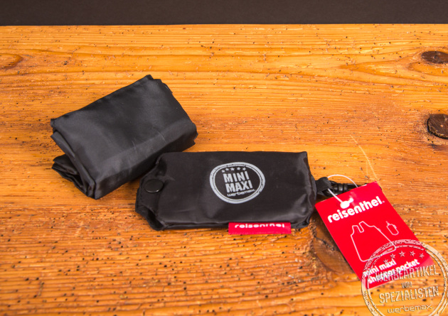 Schwarzer reisenthel Mini Maxi Shopper Pocket &ndash; langlebige Tragetasche aus Polyester, ideal als Werbeartikel mit individueller Bedruckung bei werbemax.