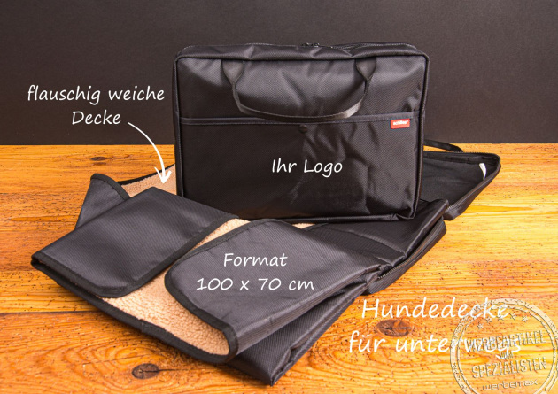 Hundedecke für unterwegs mit weicher Oberfläche und praktischer Tragetasche – bedruckbar mit Logo als Werbegeschenk.