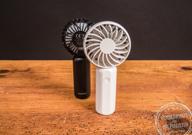 Handventilator Breezy als Merchandise-artikel in Weiß (Vorderseite) und Schwarz (Rückseite) – kompakter Sommer-Ventilator mit Logo-Fläche.