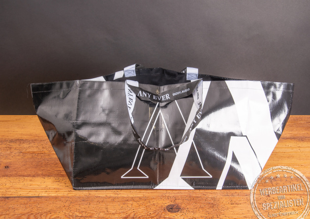 Gro&szlig;er Shopper im IKEA-Stil als Werbeartikel mit stabilem Tragegurt.