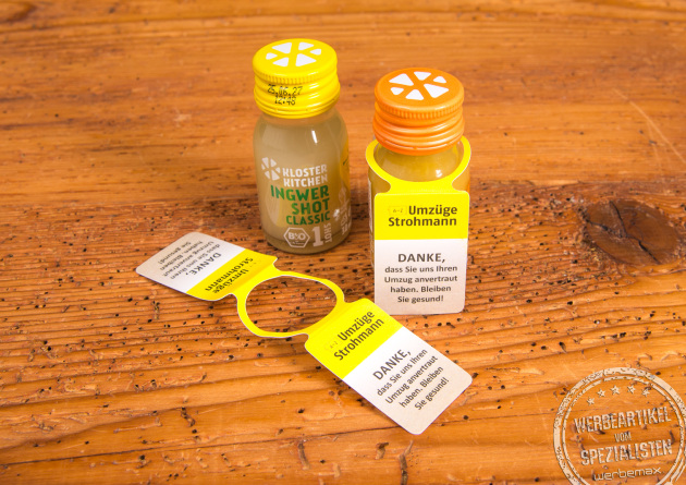 Kloster Kitchen Ingwer Shot Classic und Kurkuma Shot mit Logo-Cape als Giveaway für Unternehmen.