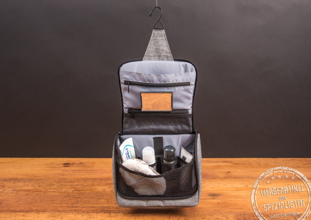 reisenthel Kulturbeutel twist silver &ndash; praktischer Kulturbeutel zum Aufh&auml;ngen als stilvolles Werbegeschenk und Mitarbeitergeschenk